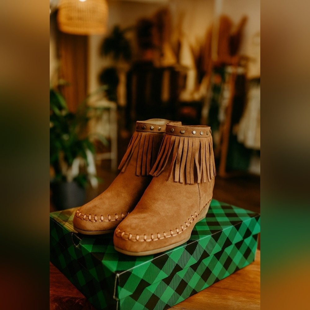 NWB Arizona Jeans Company Mocassin Booties - Picture 3 of 9